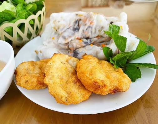 Ảnh minh họa 1: Vi Vu cùng Hoàn gợi ý Bánh Cuốn Chả Mực Bún Cù Kỳ Bà Lan: ăn gì, đi thế nào?