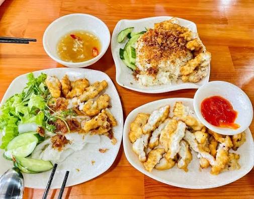 Ảnh minh họa 4: Ăn gì ở Hạ Long? Ghé Bánh cuốn chả mực Gốc Bàng để thử bánh cuốn chả mực ở khu Hồng Gai