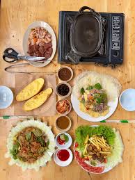 Ảnh minh họa 3: Ăn gì ở Hạ Long? Ghé Bò Nướng Hụi để thử quán bò nướng cho nhóm tại Hòn Gai
