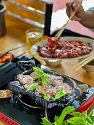 Ảnh minh họa 6: Ăn gì ở Hạ Long? Ghé Bò Nướng Hụi để thử quán bò nướng cho nhóm tại Hòn Gai