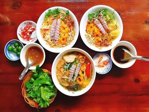 Ảnh minh họa 2: Vi Vu cùng Hoàn gợi ý Bún hải sản Ngọc Hà: ăn gì, đi thế nào?