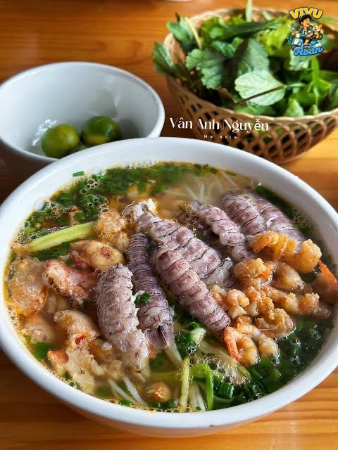 Vi Vu cùng Hoàn gợi ý Bánh Cuốn Chả Mực Bún Cù Kỳ Bà Lan: ăn gì, đi thế nào?