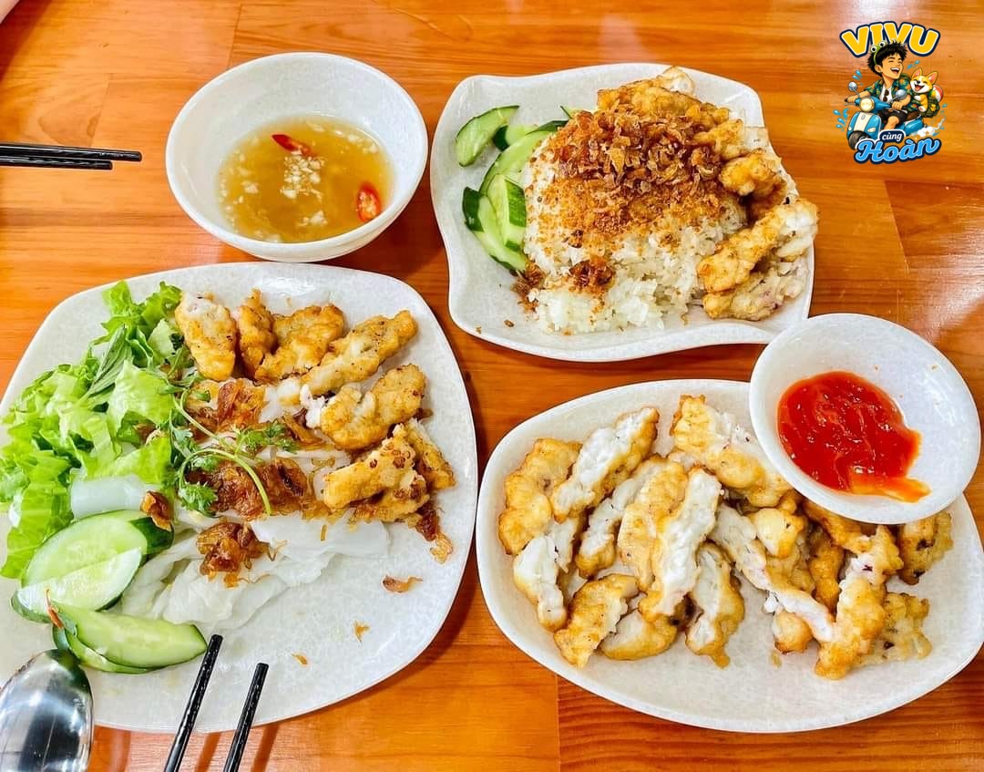 Ăn gì ở Hạ Long? Ghé Bánh cuốn chả mực Gốc Bàng để thử bánh cuốn chả mực ở khu Hồng Gai