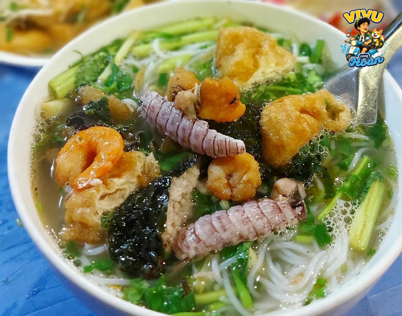 Vi Vu cùng Hoàn gợi ý Bún hải sản Ngọc Hà: ăn gì, đi thế nào?
